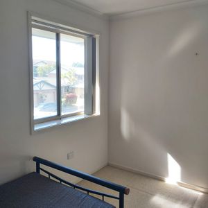 3-bedroom shared unit/townhouse, Binya Avenue - Photo 3