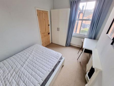 3 bedroom terraced house to rent - Photo 4