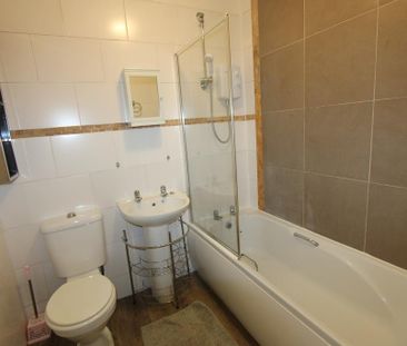 4 bedroom flat to rent - Photo 5