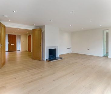 5 bedroom detached house to rent - Photo 2