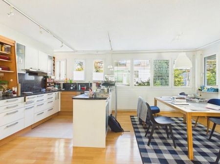 Viel Platz für Gross und Klein: Familienfreundliches Reihenhaus mit ausgebautem Dachboden & Seesicht - Foto 5