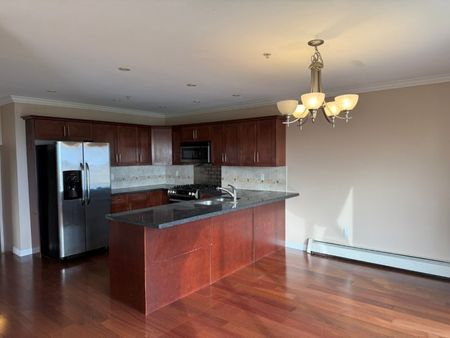 Breathtaking Ocean-View 5 Bedrooms, 4 Bathrooms, Prime Westside in White Rock! - Photo 2