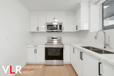 Duplex in Vancouver East Side, BC - Photo 2