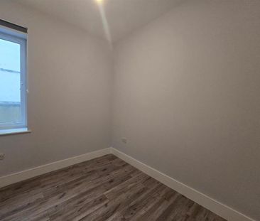 3 bedroom flat to rent - Photo 2