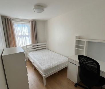 5 Bed Semi-Detached House, Alderman Close, NG9 - Photo 1