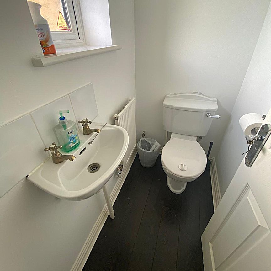 £1,400 PCM, Three Bedroom, Two Bathroom Semi-Detached House with Off-Road Parking and Enclosed Garden in Ramsons Way, St Fagans, Cardiff, CF5 4QY - Photo 1