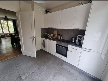 Beautiful renovated 4-room apartment in a quiet area - Photo 2