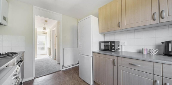 1 bedroom in a house share to rent - Photo 2