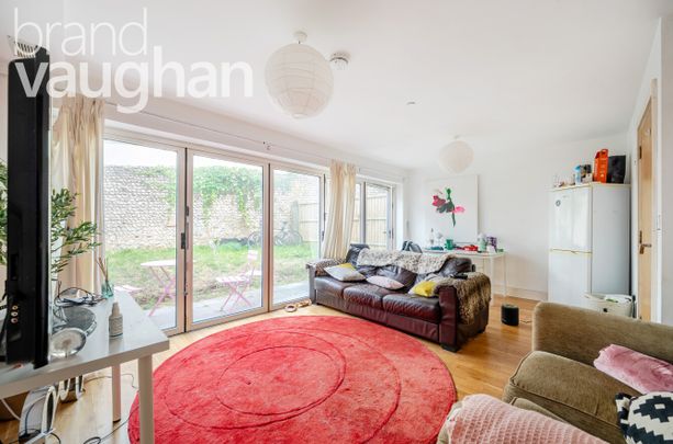 4 bedroom semi-detached house to rent - Photo 1