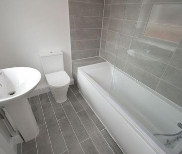 2 bedroom terraced house to rent - Photo 4