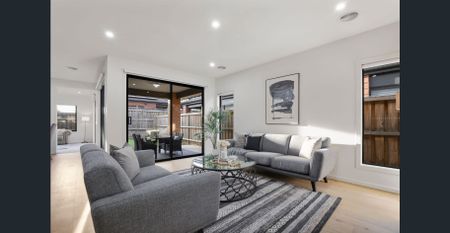 Spacious & Immaculately Presented Near New Low maintenance Family Home - Photo 3