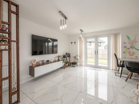 4 bedroom detached house to rent - Photo 2