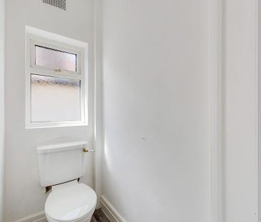 3 bedroom detached house to rent - Photo 5