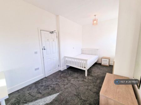 4 bedroom terraced house to rent - Photo 5