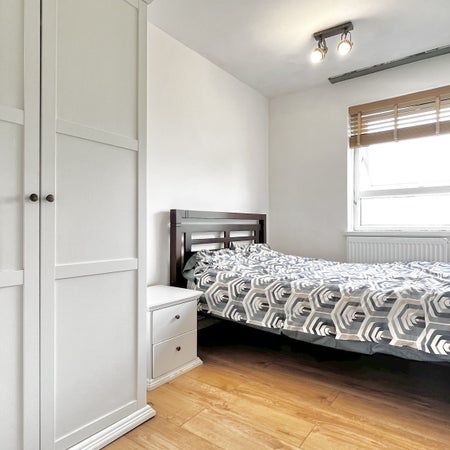 Room in a Shared Flat, Hind Grove, E14 - Photo 1