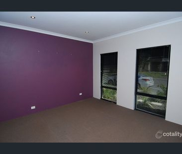 Charming Family Home - Photo 2