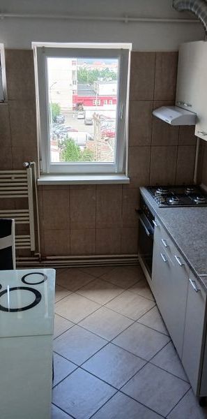 Inchiriez apartament 3 camere - Photo 1