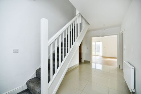 Dorothy Avenue, Peacehaven - Photo 2
