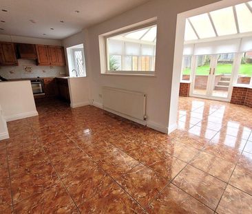 4 bedroom semi-detached house to rent - Photo 6