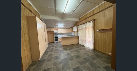 Country home with huge shed & rural outlook. - Photo 5