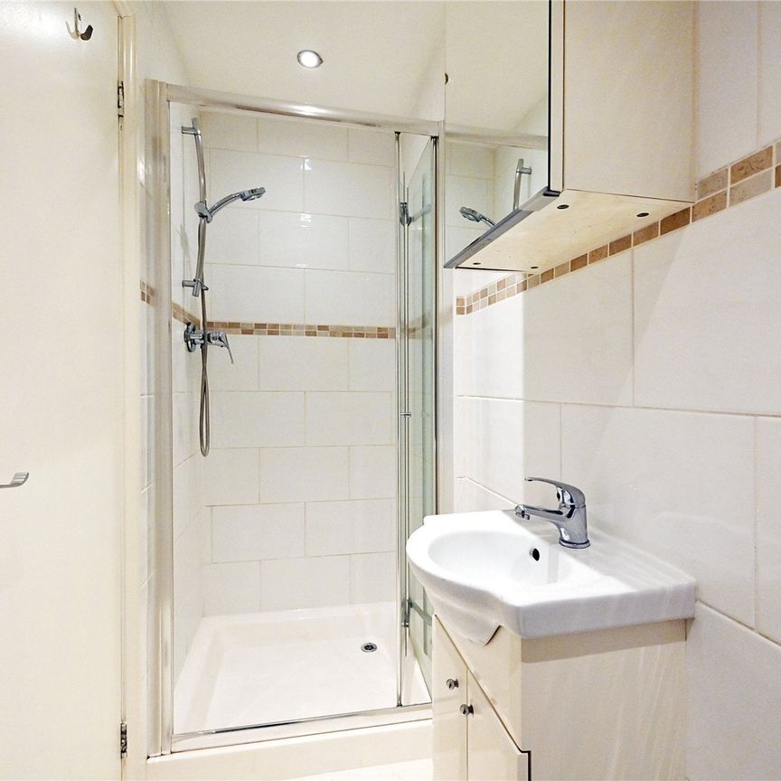 Etchingham Park Road, London, N3 studio to rent - Photo 1