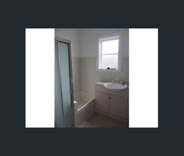 Large Family Home - Photo 6