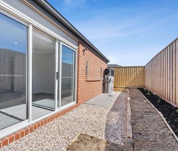 10 Dryden Avenue, Manor Lakes, Vic 3024 - Photo 1