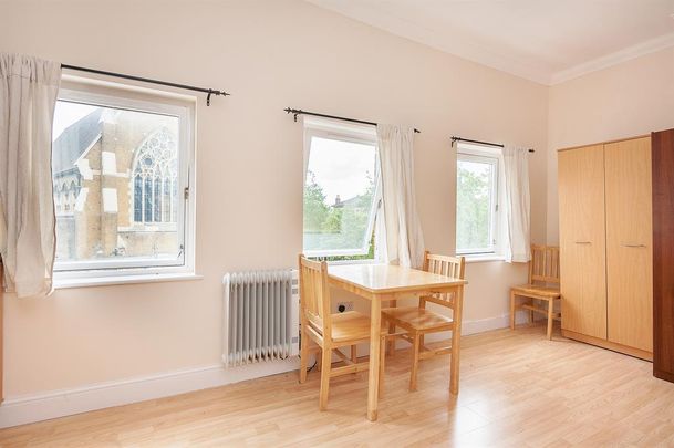 Studio to rent - Photo 1