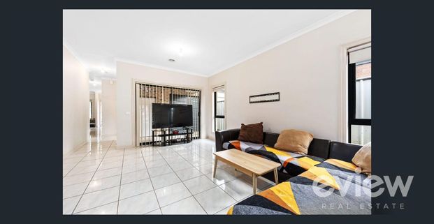 Stunning 3-Bedroom Family Home in Truganina! - Photo 1