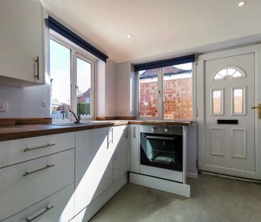 2 bedroom semi-detached house to rent - Photo 5