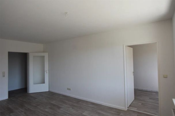 2,5 Zimmer Wohnung mit BALKON, optional Garage WBS in Brunsbüttel - OTTO STÖBEN GmbH - Photo 1