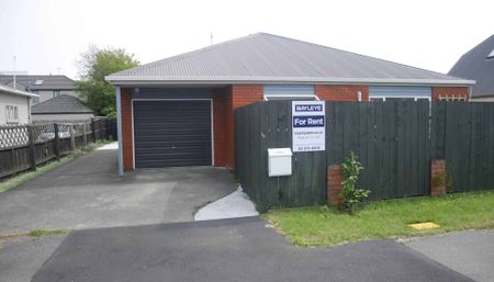 RICCARTON - 2 BEDROOM TOWNHOUSE, 50 METRES FROM RICCARTON MALL - Photo 4