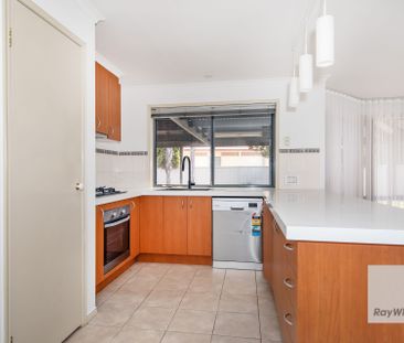 Spacious 3-Bedroom Family Home in a Prime Location! - Photo 5