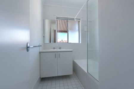 21 Melinga Court, Karawara. - Photo 5