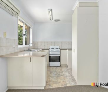 12B Eggleston Crescent, Chifley ACT, Belconnen - Photo 4