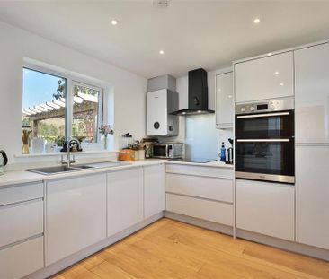 4 bedroom detached house to rent - Photo 6