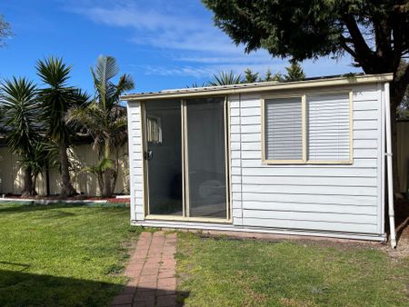 STUNNING FAMILY HOME IN PERFECT LOCATION - Photo 4