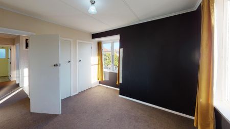 Awapuni - 3 Bedrooms - Photo 2