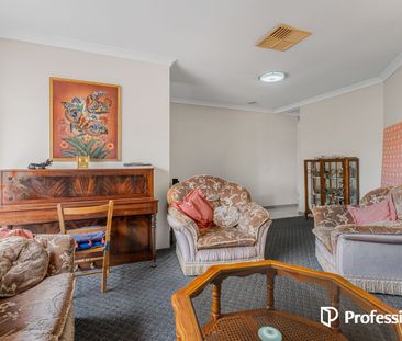 Spacious 4-Bedroom Family Home in Caversham! - Photo 1