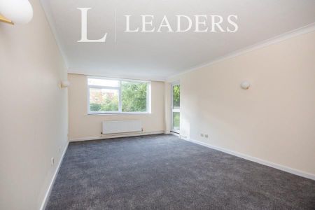 2 bedroom apartment to rent West Cliff Road, Bournemouth, BH4 - Photo 2