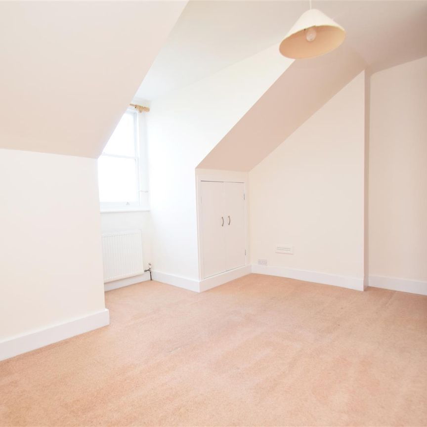 St Stephens Gardens, St Margarets, London, TW1, Twickenham - Photo 1