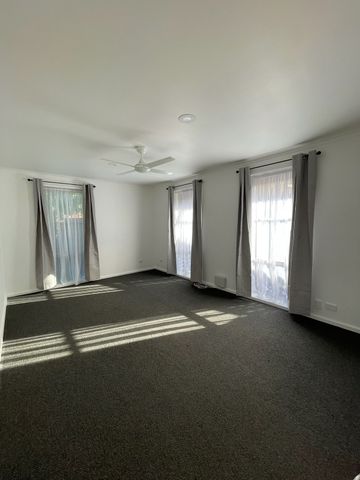 Modern Comfort and Easy Living with Gardener Included - Photo 2