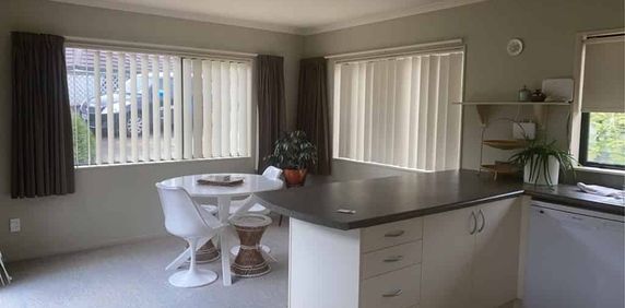 3-Bedroom Home in Raumati Beach - Photo 2