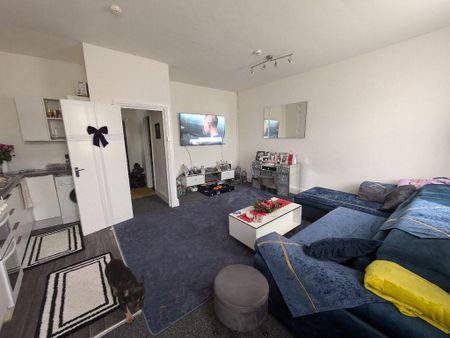 1 bedroom flat to rent - Photo 2