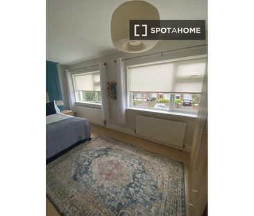 Room for rent in 4-bedroom house in Knocklyon - Photo 3