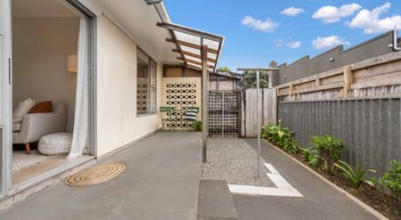 Recently Renovated near St Lukes Mall - Photo 4