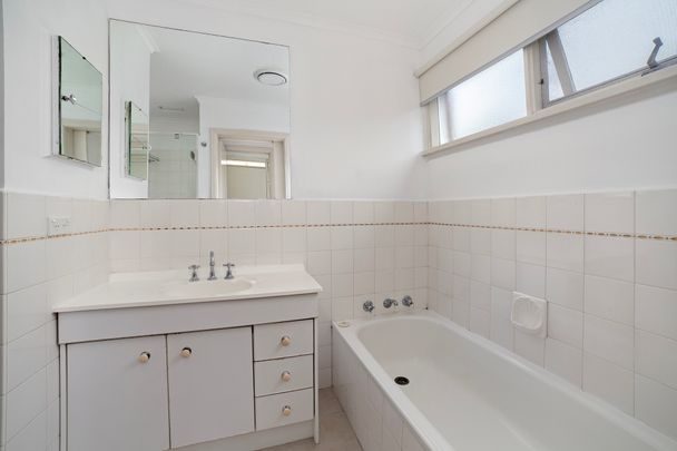 3/9 Binnie Street, Brighton East VIC 3187 - Villa For Rent | Domain - Photo 1