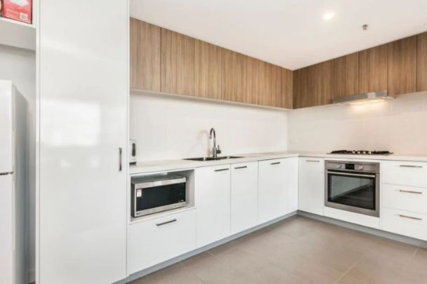 GREAT LOCATION WITH STYLISH, MODERN 2 BEDROOMS APARTMENT IN EXCEPTIONAL LIFESTYLE - Photo 1
