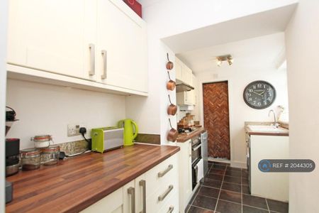1 bedroom flat to rent - Photo 4