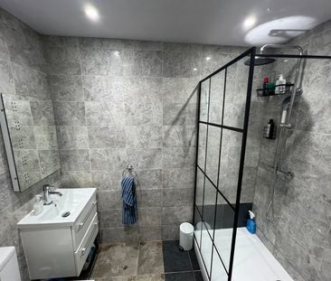 Room in a Shared House, Grove Road, TW3 - Photo 5